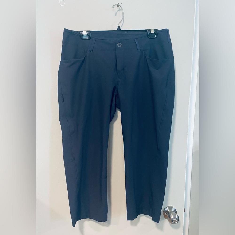 Arcteryx navy Capri  pants